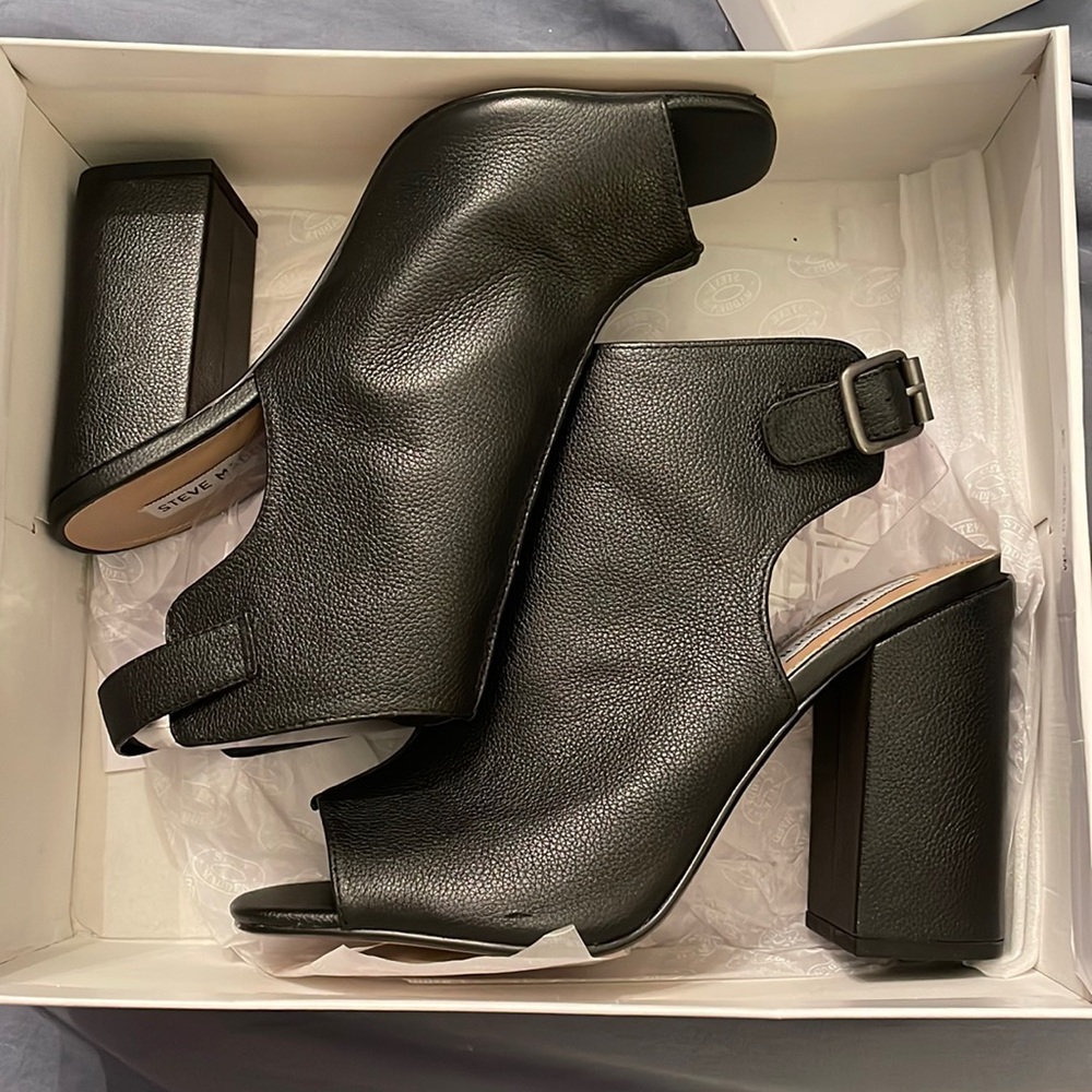 New in box. Steve Madden “sling” block heel